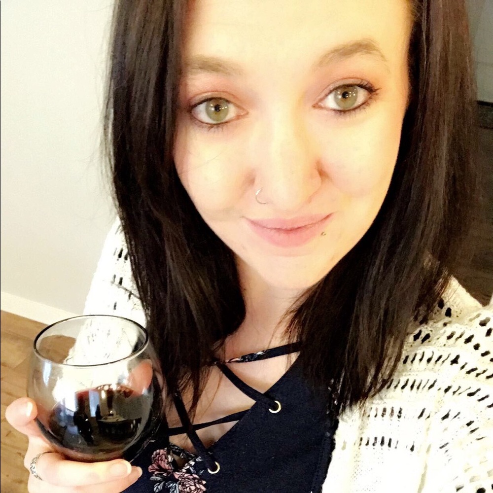 Meet your Posher, Emilee